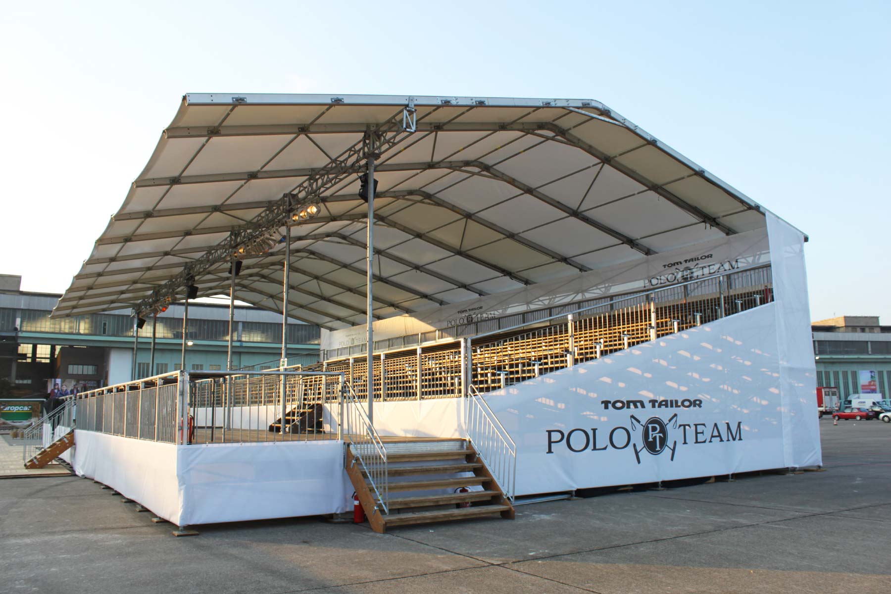 Bender Tribünen, Bühnen und Stadien für Business Veranstaltungen Events Messen342